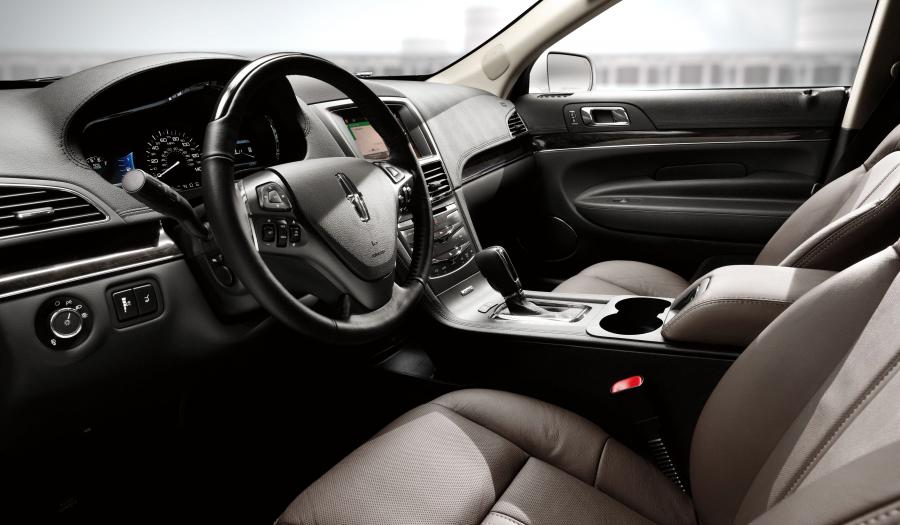 Интерьер Lincoln MKT 2016 года  (фото 7 из 9)
